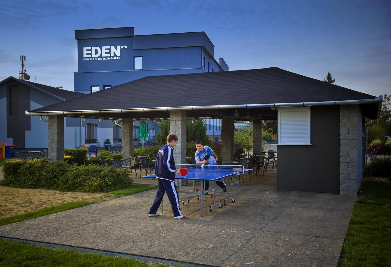 Pension Eden Zeliezovce ภายนอก รูปภาพ